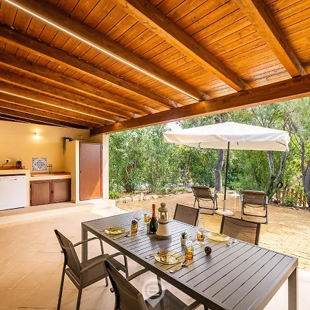 Дом отдыха Casa Adele - Steps To Cala Sinzias Вилласимиус